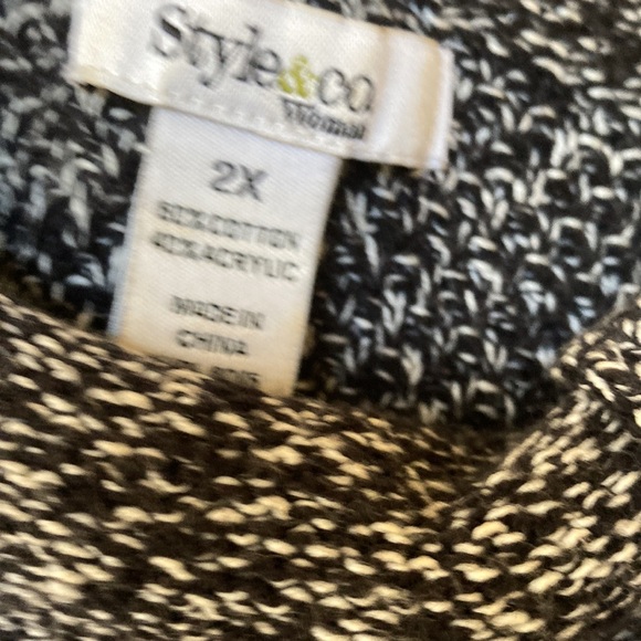 Knitted Black and White Sweater Dress with Short-sleeves. Never worn - Picture 9 of 9